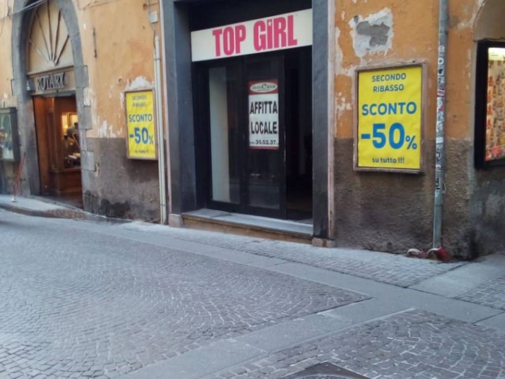negozio in affitto a Viterbo in zona Centro Città