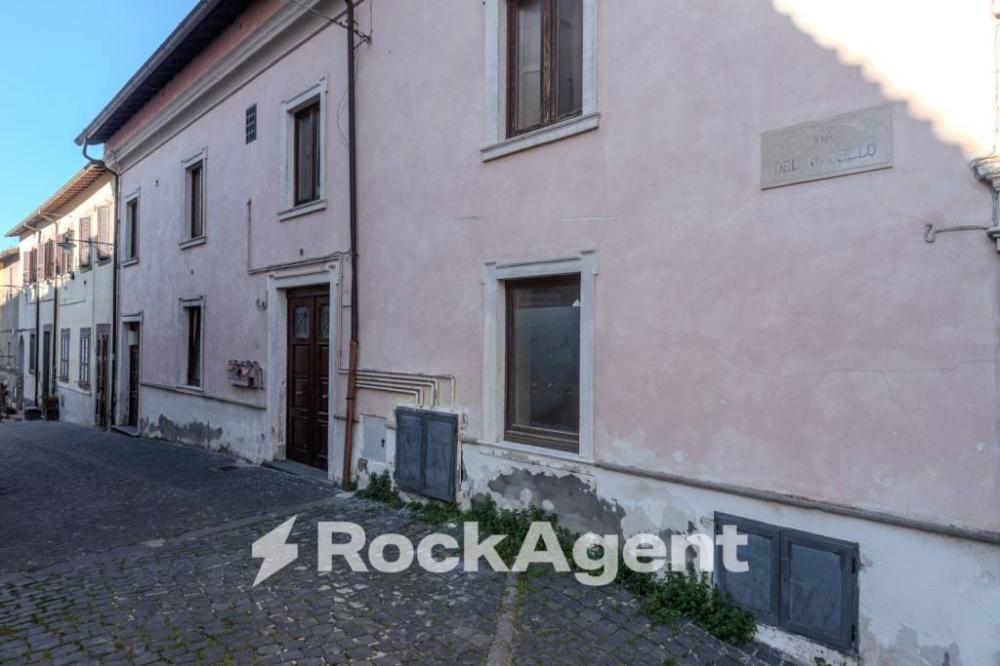 negozio in affitto a Viterbo in zona Centro Città