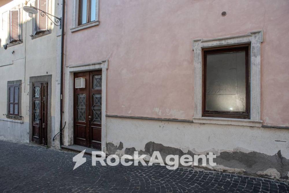 negozio in affitto a Viterbo in zona Centro Città