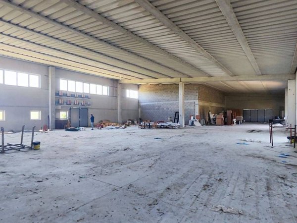 locale commerciale in affitto a Viterbo in zona Grotte Santo Stefano