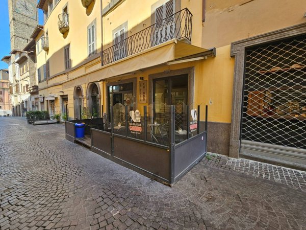 negozio in affitto a Viterbo in zona Centro Città