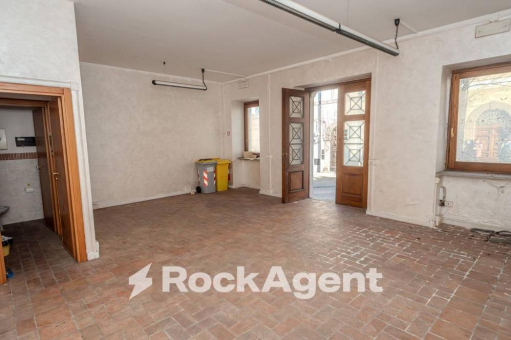 negozio in affitto a Viterbo in zona Centro Città