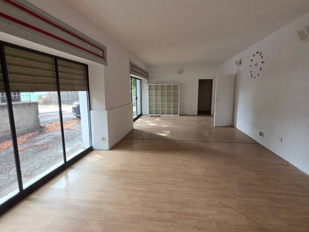 locale commerciale in affitto a Viterbo