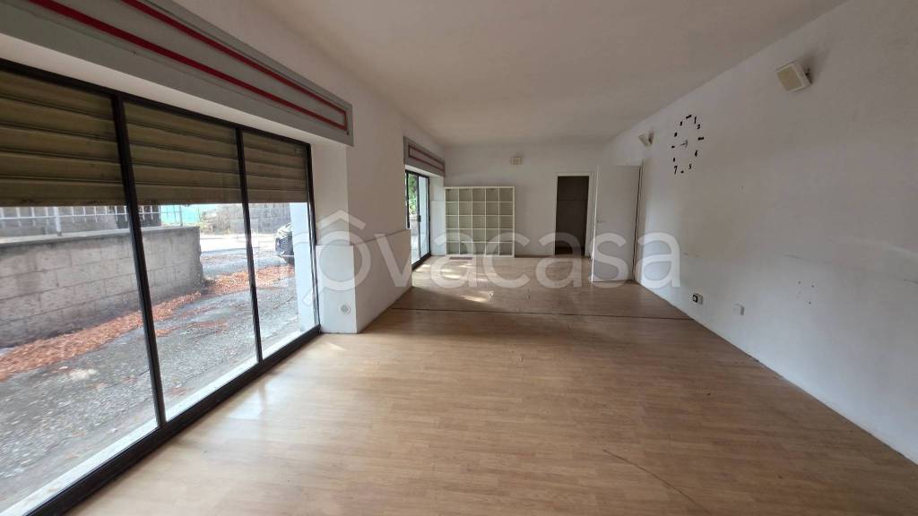 locale commerciale in affitto a Viterbo