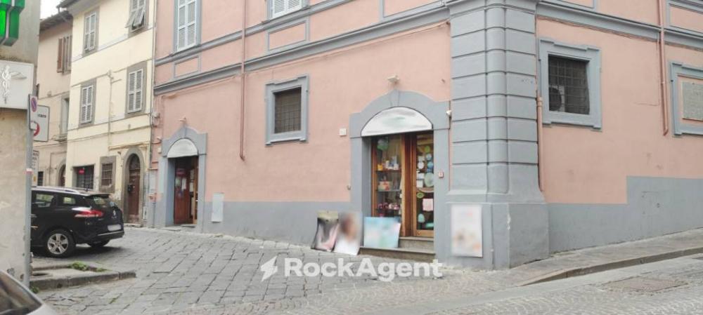 negozio in affitto a Viterbo in zona Centro Città