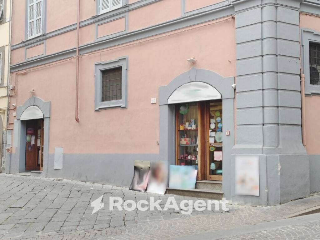 negozio in affitto a Viterbo in zona Centro Città