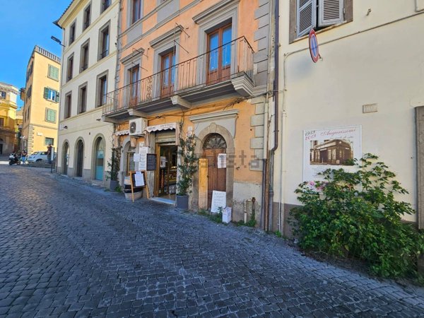 negozio in affitto a Viterbo in zona Centro Città
