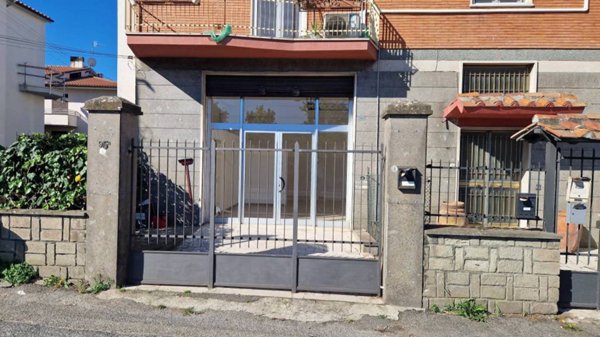 negozio in affitto a Viterbo