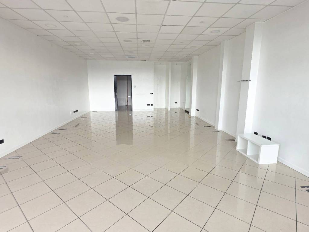 negozio in affitto a Viterbo