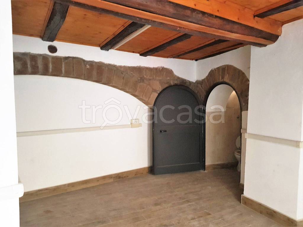 negozio in affitto a Viterbo in zona Centro Città
