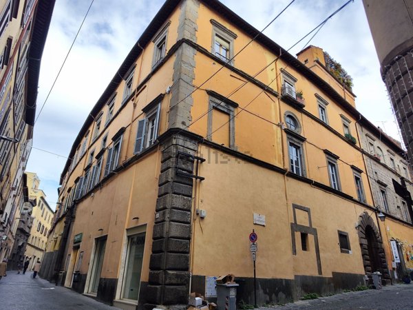 locale commerciale in affitto a Viterbo in zona Centro Città