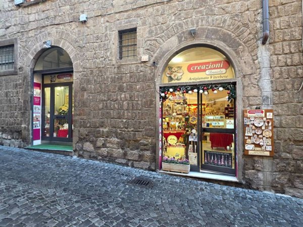 negozio in affitto a Viterbo in zona Centro Città