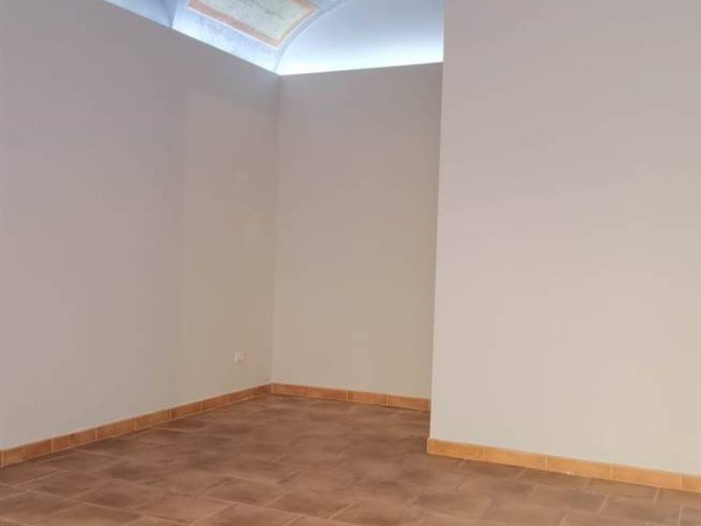 negozio in affitto a Viterbo in zona Centro Città