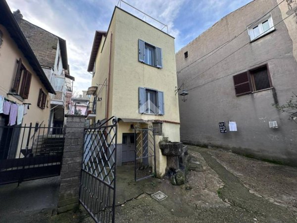 intera palazzina in affitto a Viterbo in zona Bagnaia