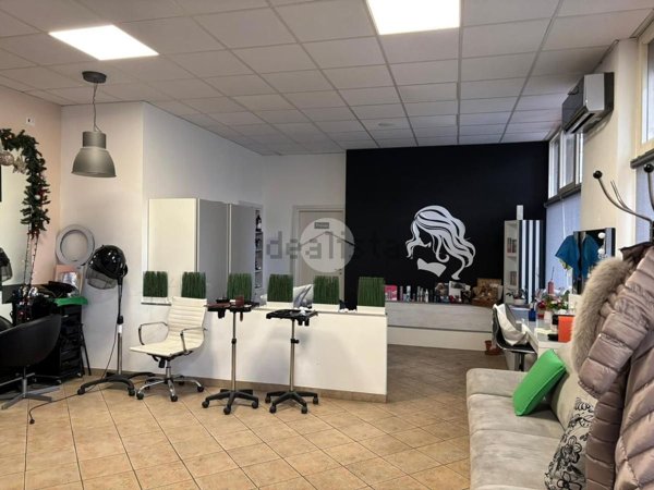 locale commerciale in affitto a Viterbo