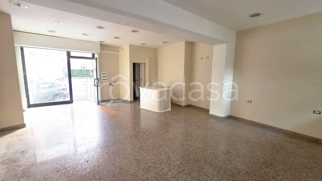 negozio in affitto a Viterbo