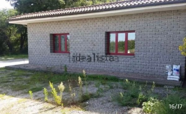 locale commerciale in affitto a Viterbo in zona Bagnaia