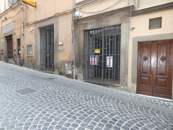 locale commerciale in affitto a Viterbo
