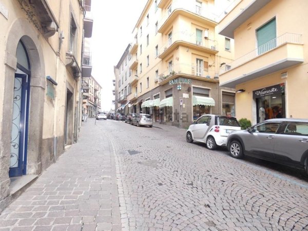 locale commerciale in affitto a Viterbo
