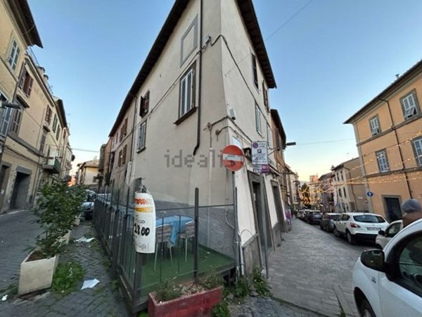 locale commerciale in affitto a Viterbo