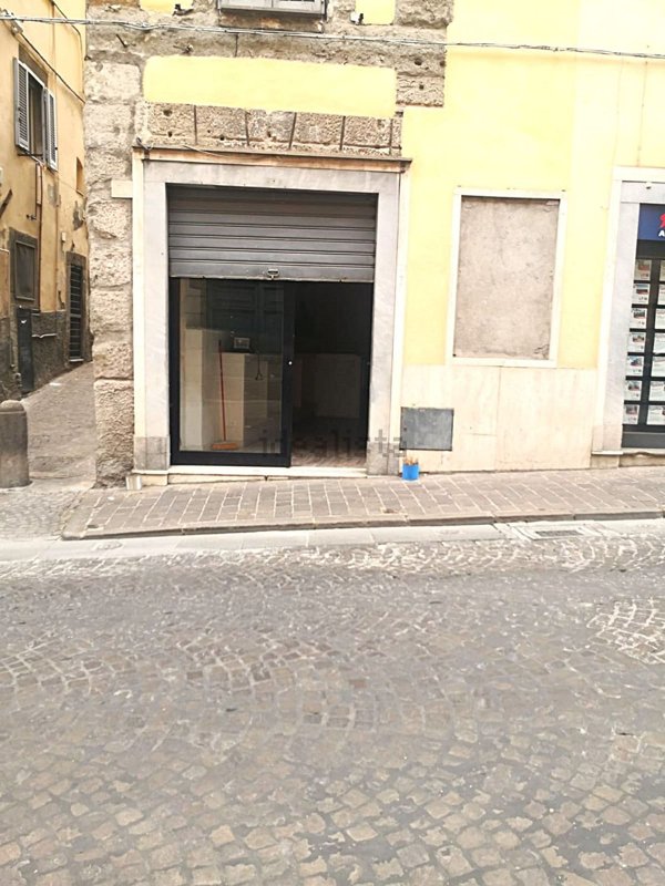 locale commerciale in affitto a Viterbo