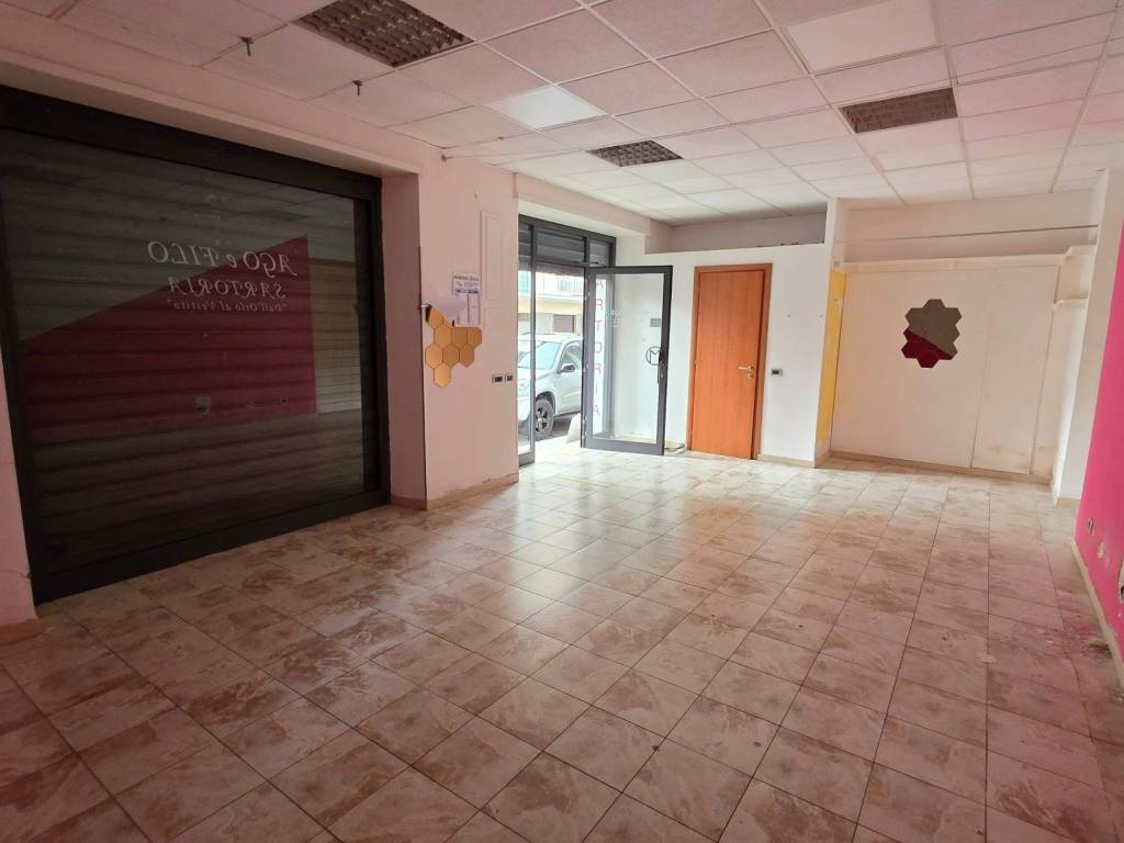 negozio in affitto a Viterbo