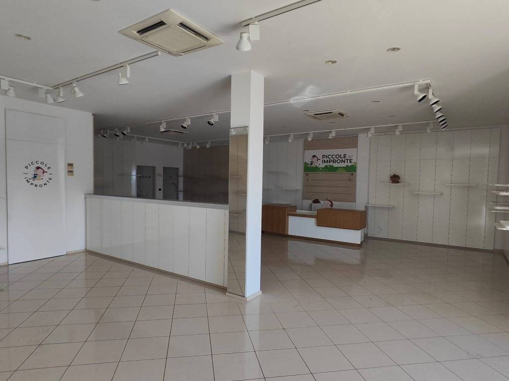 negozio in affitto a Viterbo