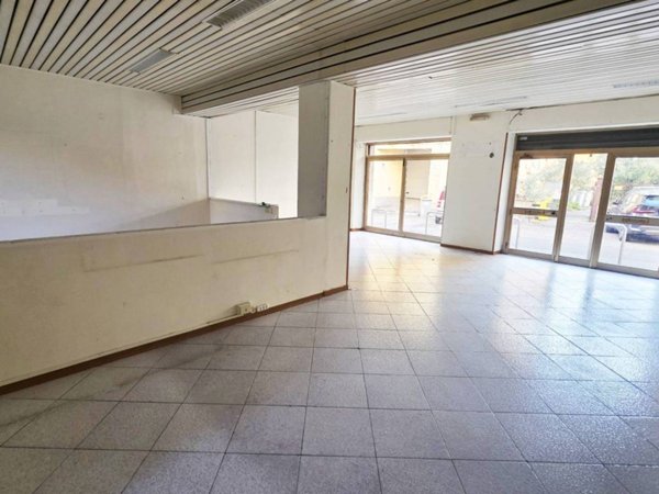 negozio in affitto a Viterbo in zona Centro Città