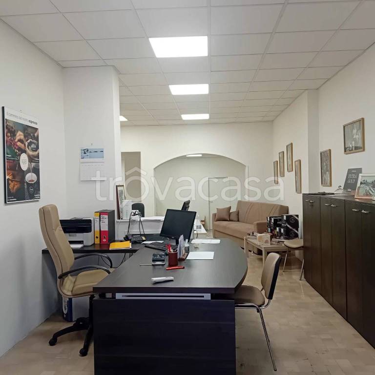 negozio in affitto a Viterbo in zona Bagnaia