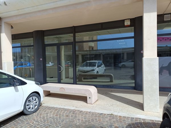 locale commerciale in affitto a Viterbo