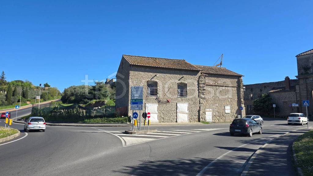 negozio in affitto a Viterbo in zona Centro Città