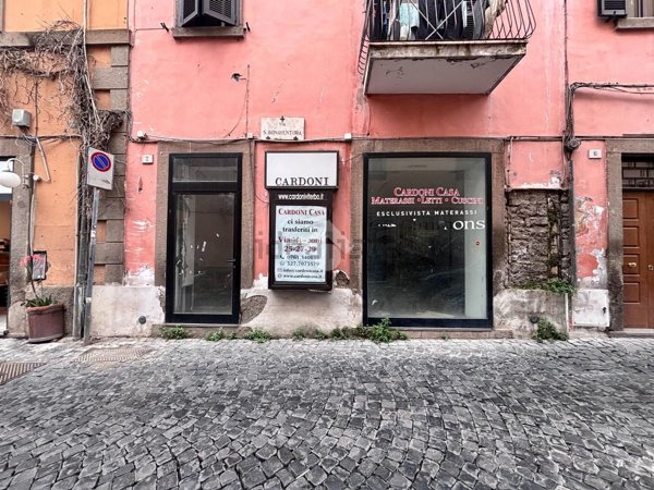 locale commerciale in affitto a Viterbo