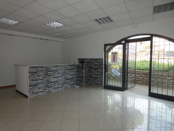 locale commerciale in affitto a Viterbo