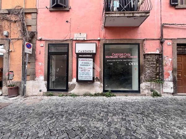 negozio in affitto a Viterbo in zona Centro Città