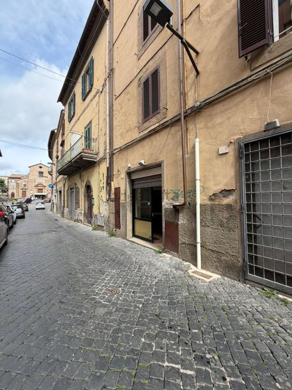 locale di sgombero in affitto a Viterbo in zona Centro Città