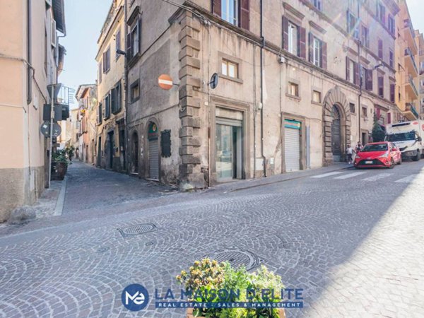 negozio in affitto a Viterbo in zona Centro Città