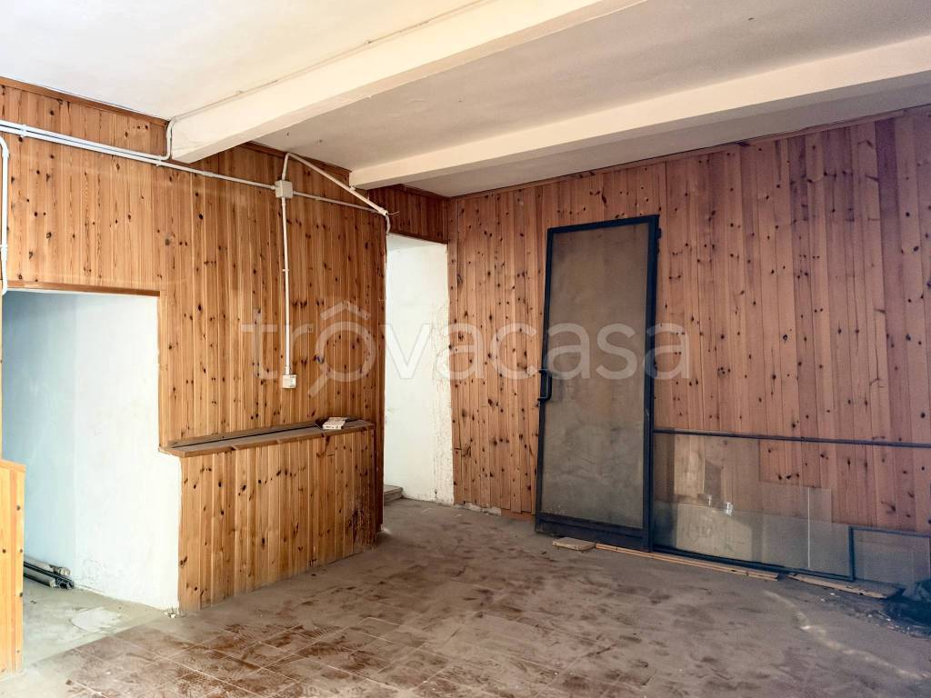 locale commerciale in affitto a Viterbo