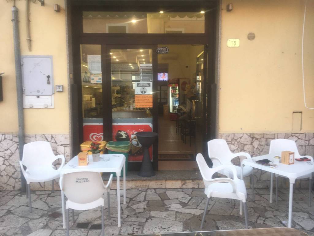 negozio in affitto a Fara in Sabina in zona Passo Corese