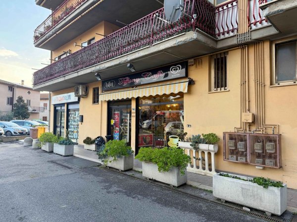 locale commerciale in affitto a Fara in Sabina