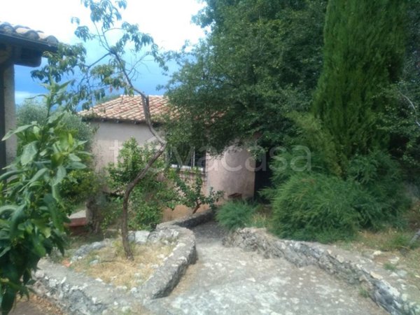 appartamento in affitto a Fara in Sabina in zona Farfa