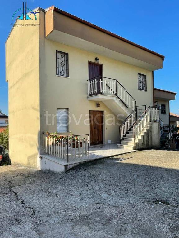 casa indipendente in affitto a Fara in Sabina in zona Passo Corese