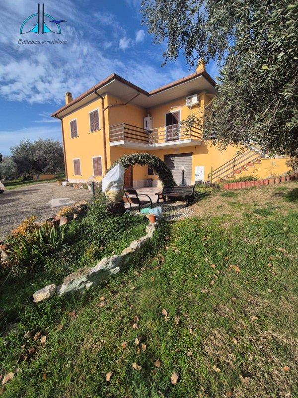 appartamento in affitto a Fara in Sabina in zona Passo Corese