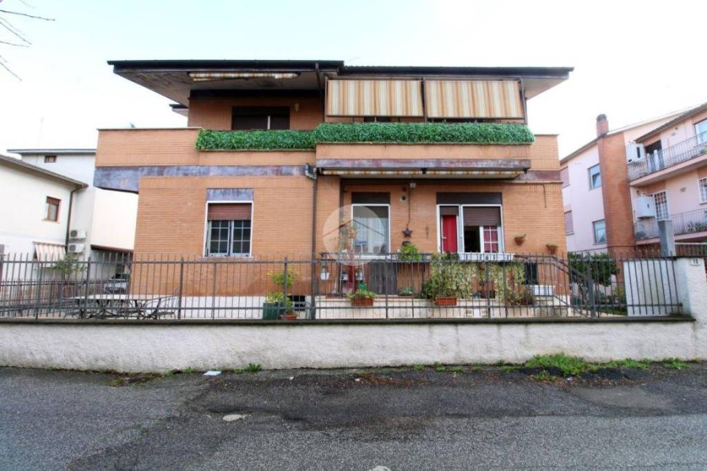 appartamento in affitto a Fara in Sabina in zona Passo Corese
