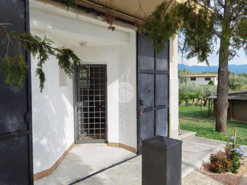 appartamento in affitto a Fara in Sabina in zona Borgo Quinzio