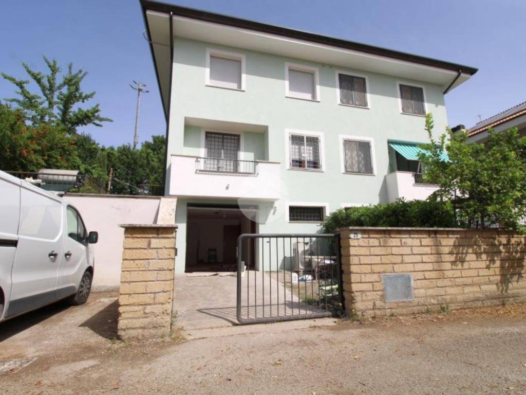 casa indipendente in affitto a Fara in Sabina in zona Passo Corese