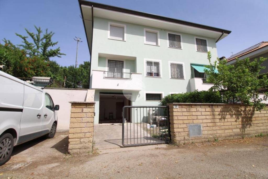 casa indipendente in affitto a Fara in Sabina in zona Passo Corese