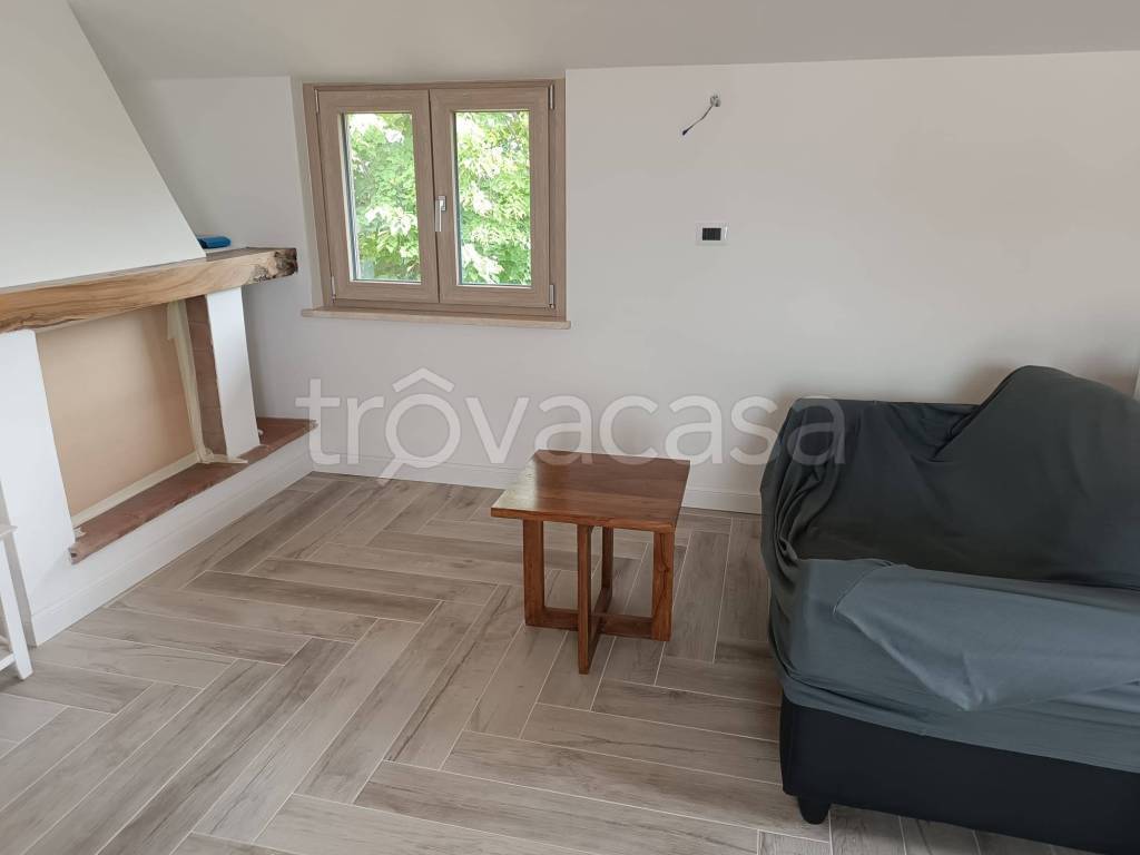 appartamento in affitto a Fara in Sabina in zona Passo Corese