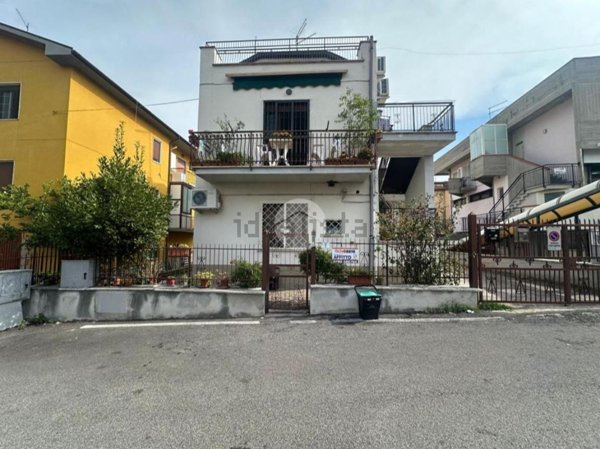 appartamento in affitto a Fara in Sabina in zona Passo Corese