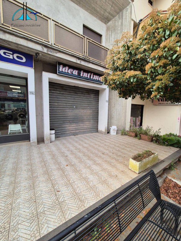 locale commerciale in affitto a Fara in Sabina in zona Passo Corese