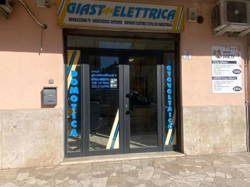 negozio in affitto a Fara in Sabina in zona Passo Corese